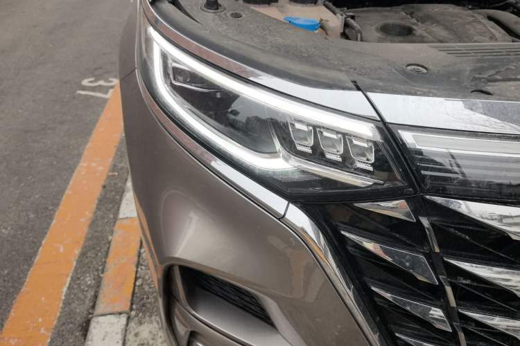 Used Roewe iMAX8 New Energy 2025 1.5T DMH Lu Zun Deluxe Edition Right Front Headlight