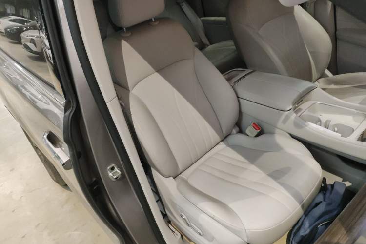 Used Roewe iMAX8 New Energy 2025 1.5T DMH Lu Zun Deluxe Edition Right Front Seat