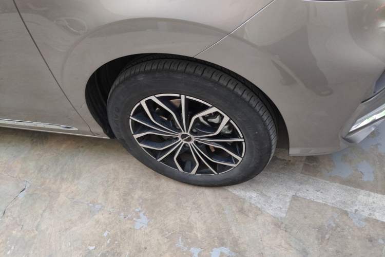 Used Roewe iMAX8 New Energy 2025 1.5T DMH Lu Zun Deluxe Edition Right Front Wheel Hub