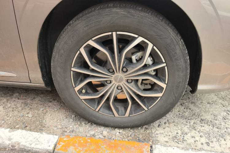 Used Roewe iMAX8 New Energy 2025 1.5T DMH Lu Zun Deluxe Edition Right Front Wheel Hub