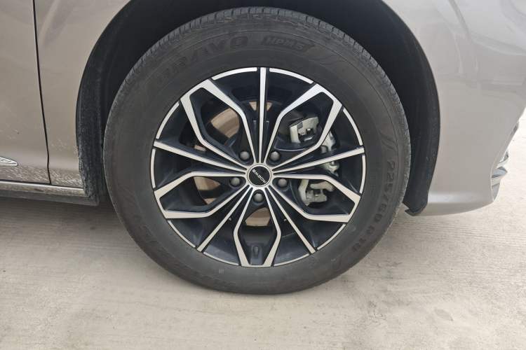 Used Roewe iMAX8 New Energy 2025 1.5T DMH Lu Zun Deluxe Edition Right Front Wheel Hub