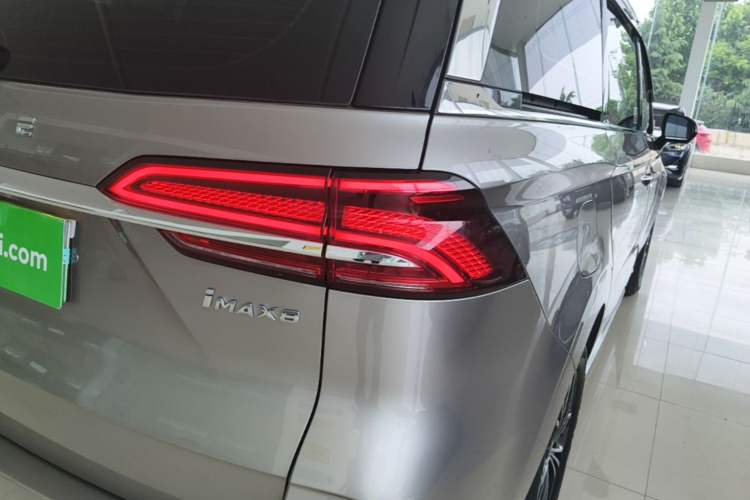 Used Roewe iMAX8 New Energy 2025 1.5T DMH Lu Zun Deluxe Edition Right Rear Taillight