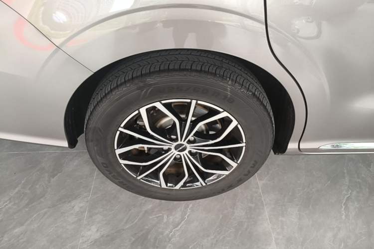 Used Roewe iMAX8 New Energy 2025 1.5T DMH Lu Zun Deluxe Edition Right Rear Wheel Hub