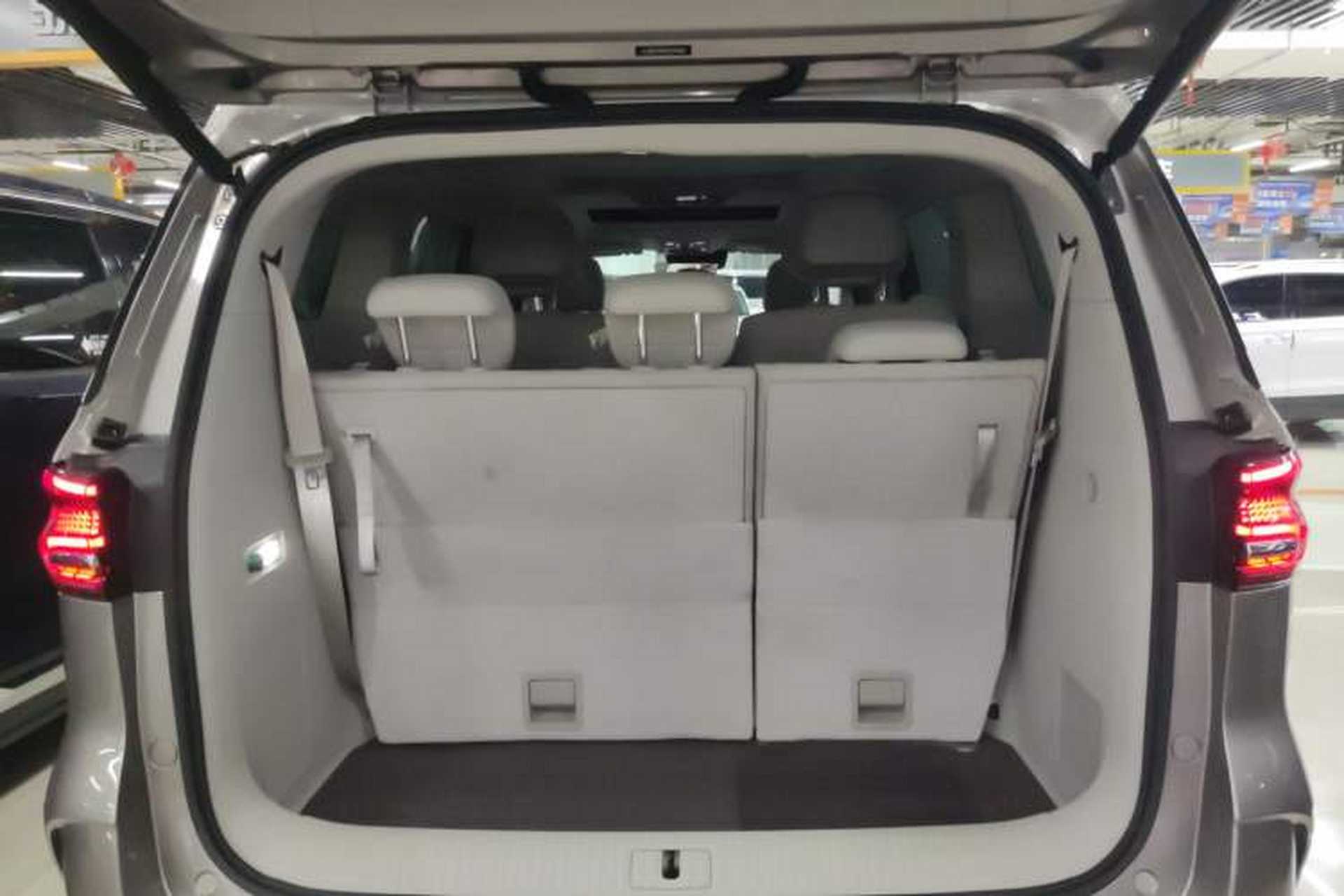 Used Roewe iMAX8 New Energy 2025 1.5T DMH Lu Zun Deluxe Edition Trunk