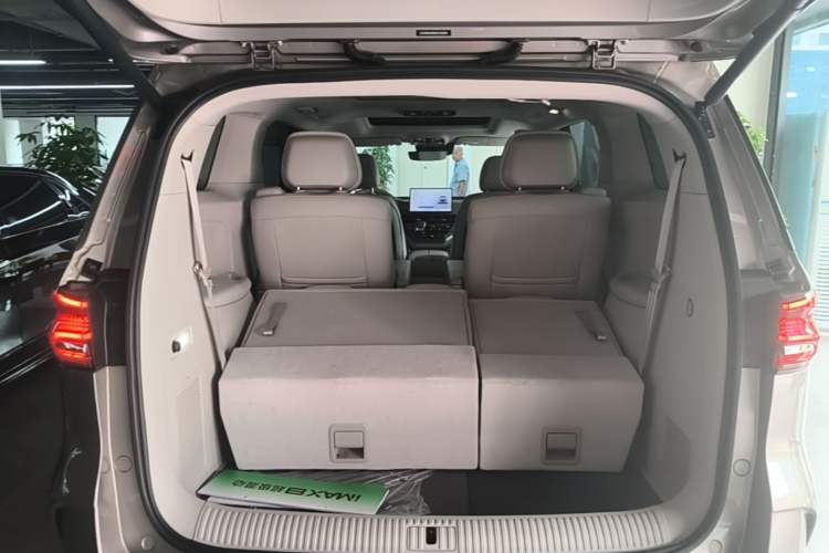 Used Roewe iMAX8 New Energy 2025 1.5T DMH Lu Zun Deluxe Edition Trunk