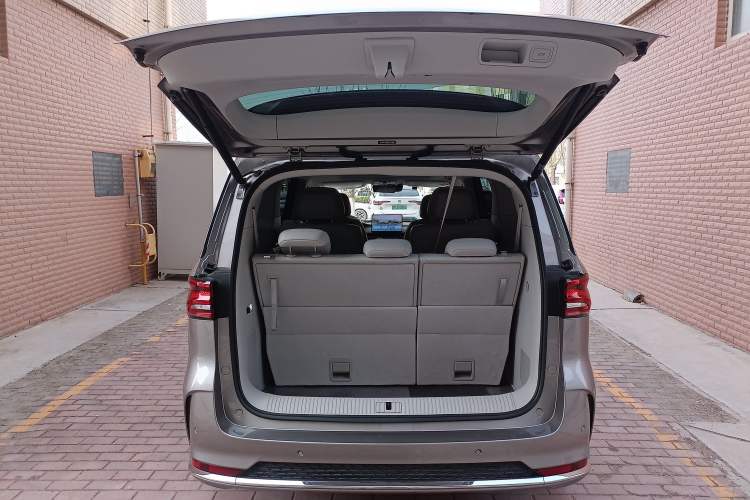 Used Roewe iMAX8 New Energy 2025 1.5T DMH Lu Zun Deluxe Edition Trunk