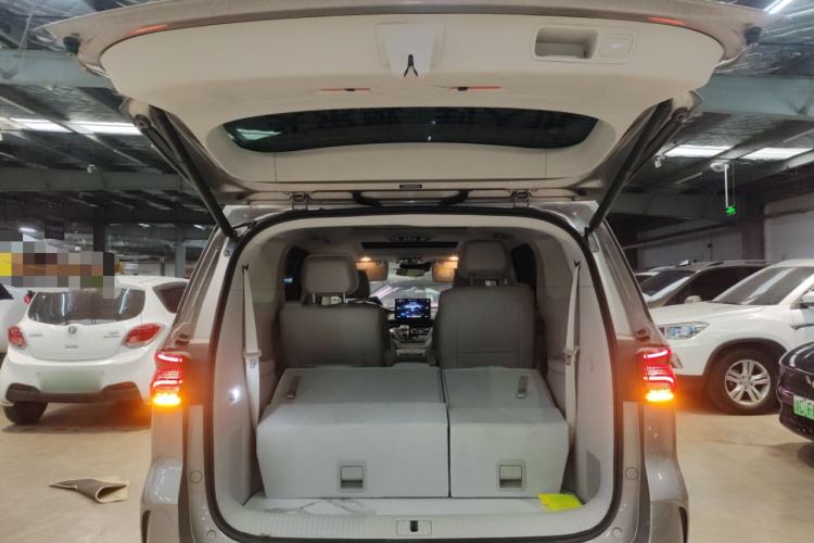 Used Roewe iMAX8 New Energy 2025 1.5T DMH Lu Zun Deluxe Edition Trunk