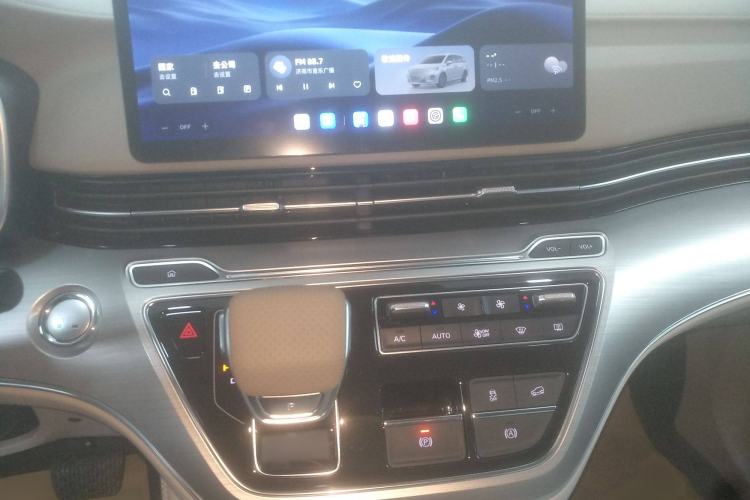 Used Roewe iMAX8 New Energy 2025 1.5T DMH Lu Zun Deluxe Edition Audio And AC Panel