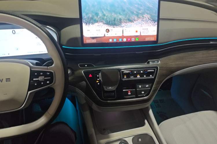 Used Roewe iMAX8 New Energy 2025 1.5T DMH Lu Zun Deluxe Edition Audio And AC Panel