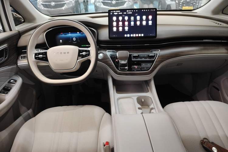 Used Roewe iMAX8 New Energy 2025 1.5T DMH Lu Zun Deluxe Edition Center Console