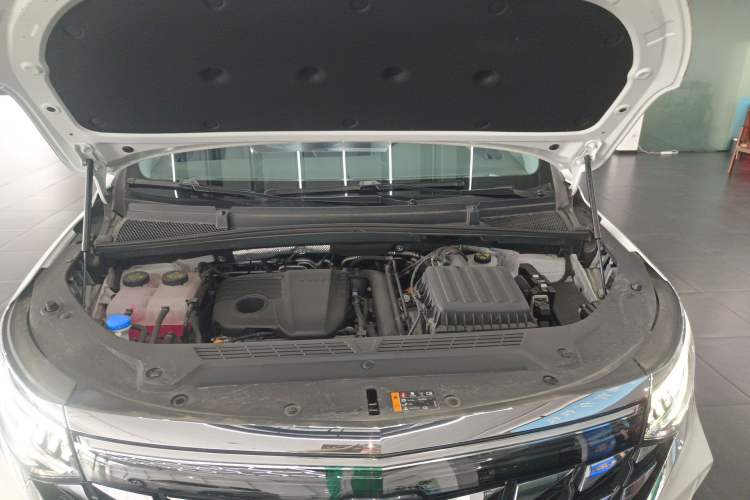 Used Roewe iMAX8 New Energy 2025 1.5T DMH Lu Zun Deluxe Edition Engine Bay