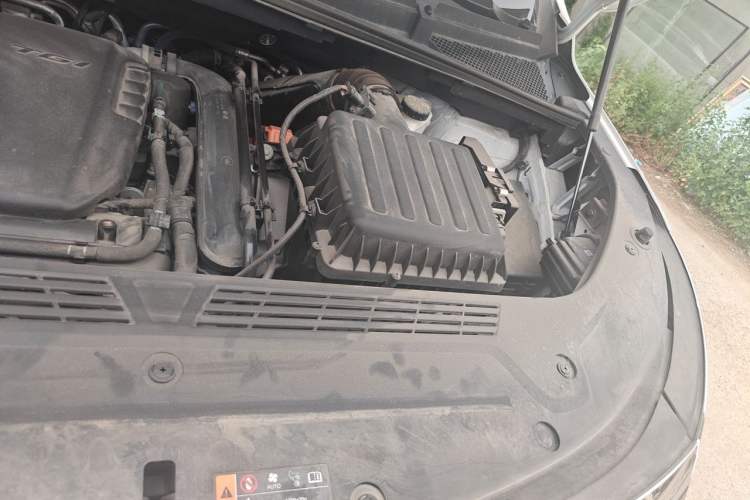 Used Roewe iMAX8 New Energy 2025 1.5T DMH Lu Zun Deluxe Edition Engine Bay Left
