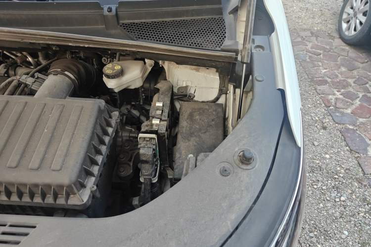 Used Roewe iMAX8 New Energy 2025 1.5T DMH Lu Zun Deluxe Edition Engine Bay Left