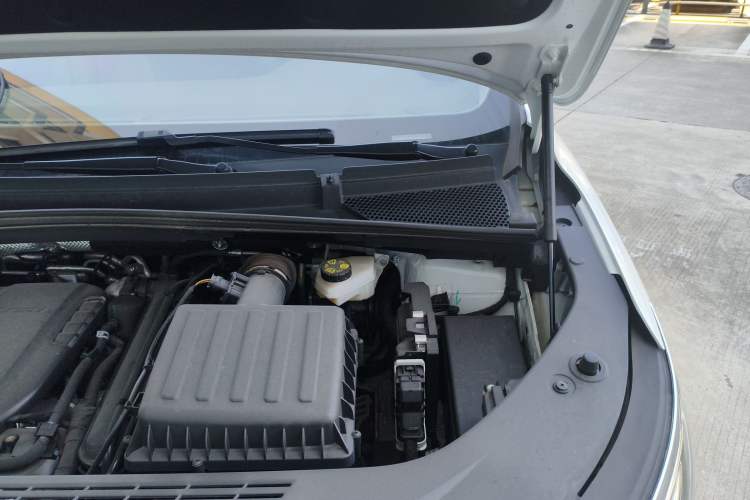 Used Roewe iMAX8 New Energy 2025 1.5T DMH Lu Zun Deluxe Edition Engine Bay Left