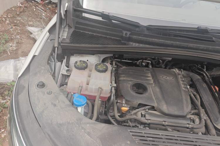 Used Roewe iMAX8 New Energy 2025 1.5T DMH Lu Zun Deluxe Edition Engine Bay Right