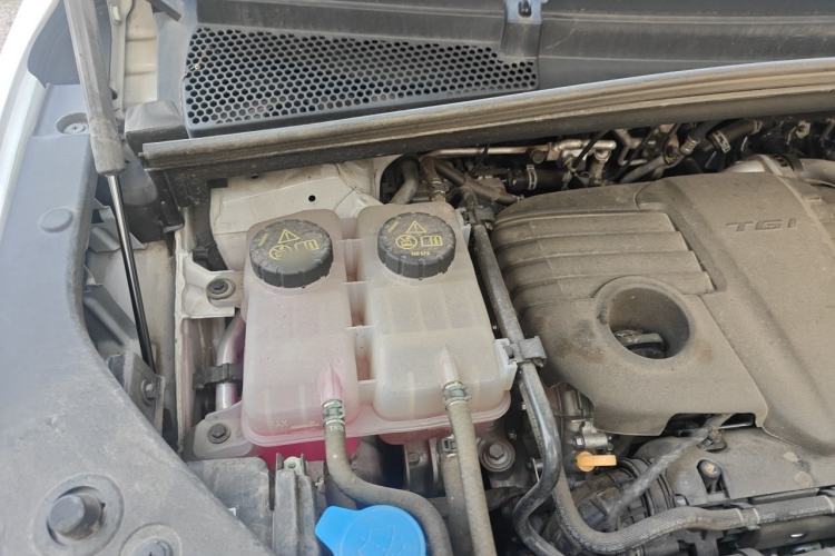 Used Roewe iMAX8 New Energy 2025 1.5T DMH Lu Zun Deluxe Edition Engine Bay Right