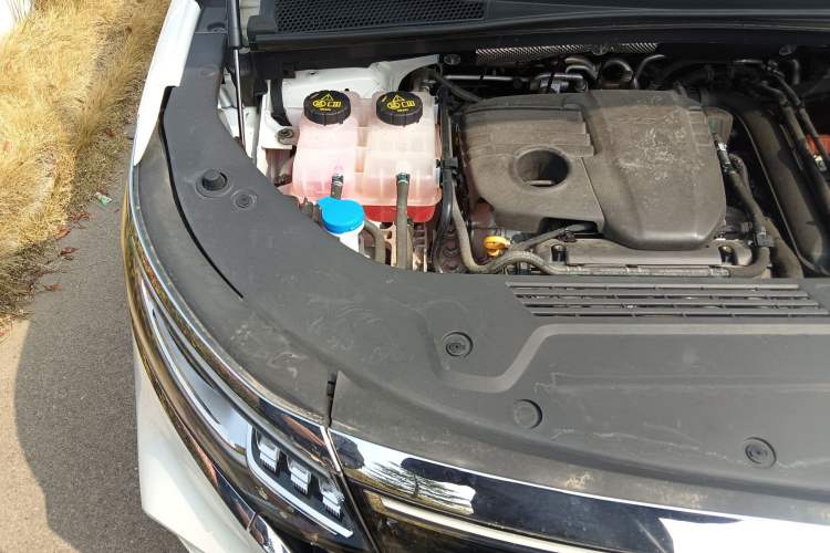 Used Roewe iMAX8 New Energy 2025 1.5T DMH Lu Zun Deluxe Edition Engine Bay Right