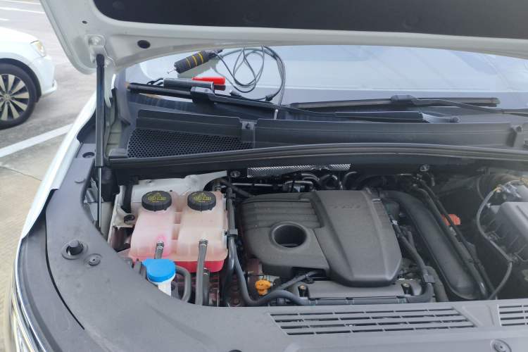 Used Roewe iMAX8 New Energy 2025 1.5T DMH Lu Zun Deluxe Edition Engine Bay Right