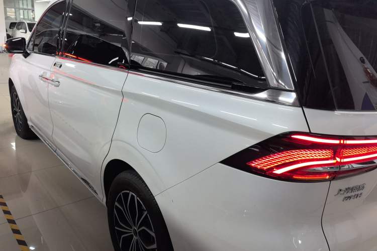 Used Roewe iMAX8 New Energy 2025 1.5T DMH Lu Zun Deluxe Edition Exterior 3