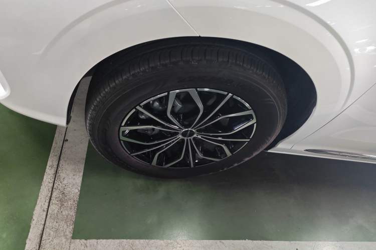 Used Roewe iMAX8 New Energy 2025 1.5T DMH Lu Zun Deluxe Edition Exterior 4