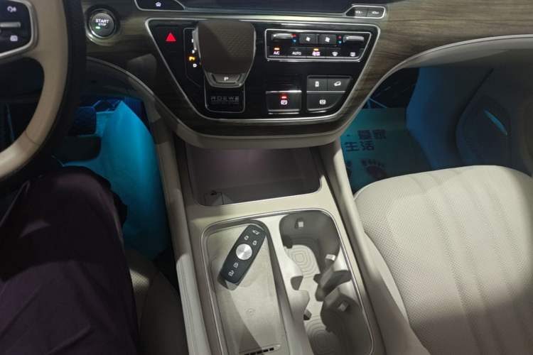 Used Roewe iMAX8 New Energy 2025 1.5T DMH Lu Zun Deluxe Edition Gear Lever