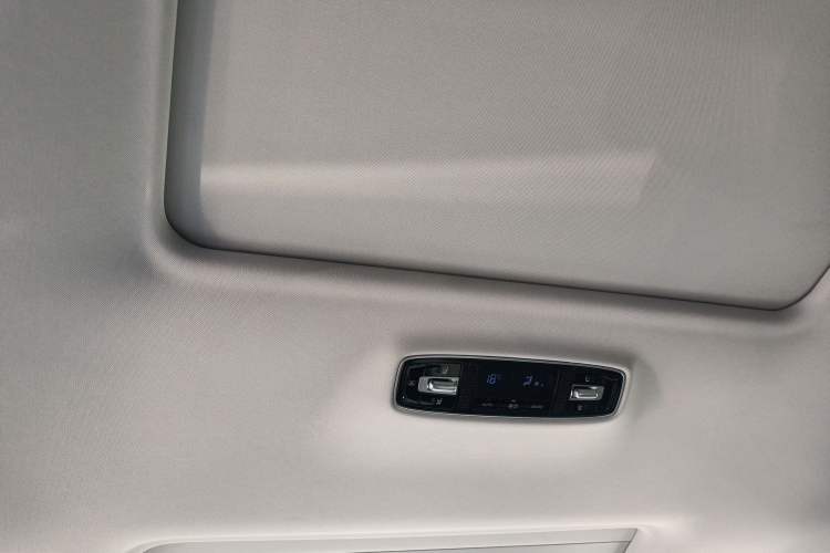 Used Roewe iMAX8 New Energy 2025 1.5T DMH Lu Zun Deluxe Edition Headliner