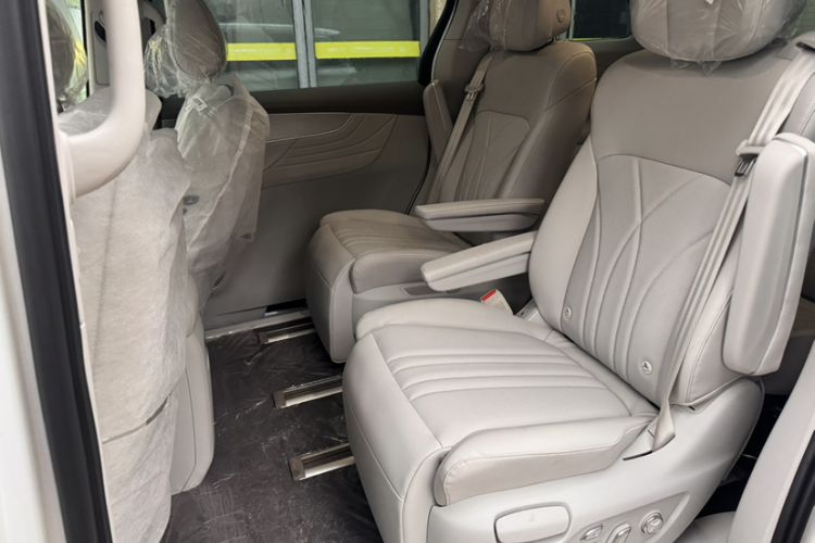 Used Roewe iMAX8 New Energy 2025 1.5T DMH Lu Zun Deluxe Edition Interior 3