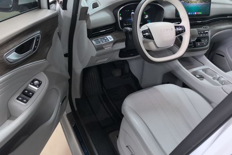 Used Roewe iMAX8 New Energy 2025 1.5T DMH Lu Zun Deluxe Edition Interior 3