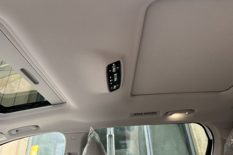 Used Roewe iMAX8 New Energy 2025 1.5T DMH Lu Zun Deluxe Edition Interior 4