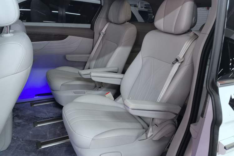 Used Roewe iMAX8 New Energy 2025 1.5T DMH Lu Zun Deluxe Edition Interior 4