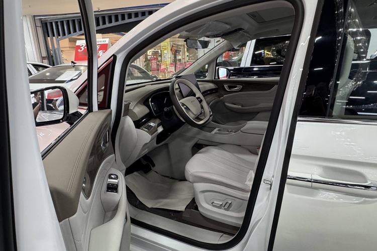 Used Roewe iMAX8 New Energy 2025 1.5T DMH Lu Zun Deluxe Edition Interior 4