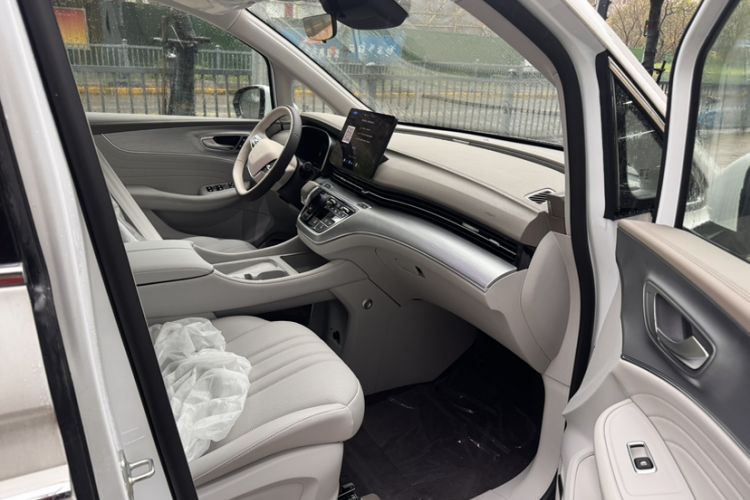 Used Roewe iMAX8 New Energy 2025 1.5T DMH Lu Zun Deluxe Edition Interior 5