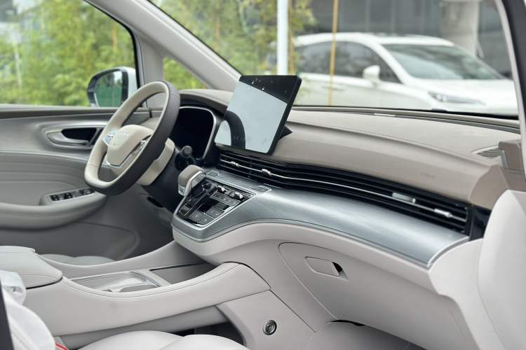 Used Roewe iMAX8 New Energy 2025 1.5T DMH Lu Zun Deluxe Edition Interior 5
