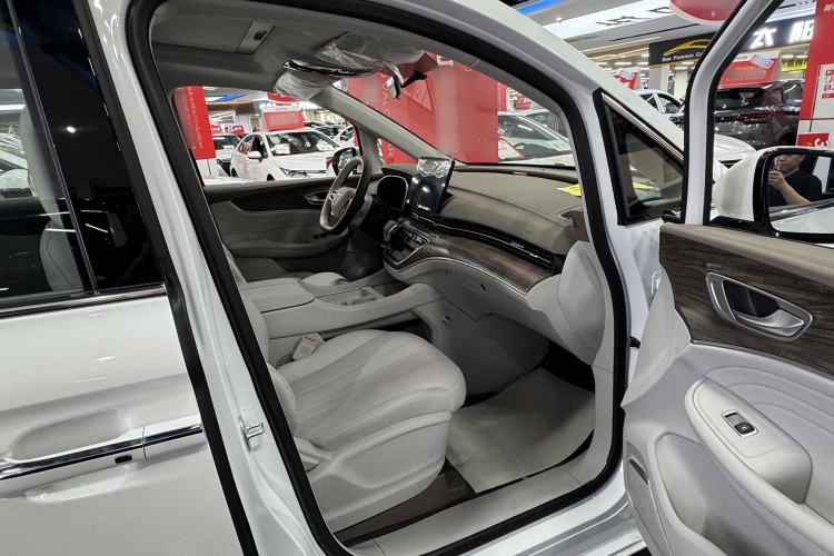 Used Roewe iMAX8 New Energy 2025 1.5T DMH Lu Zun Deluxe Edition Interior 6