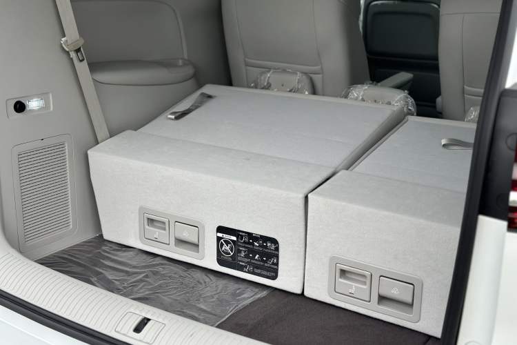 Used Roewe iMAX8 New Energy 2025 1.5T DMH Lu Zun Deluxe Edition Interior 6