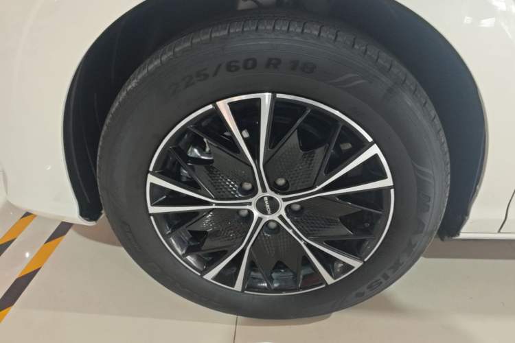 Used Roewe iMAX8 New Energy 2025 1.5T DMH Lu Zun Deluxe Edition Left Front Wheel Hub