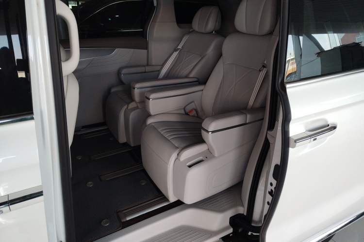Used Roewe iMAX8 New Energy 2025 1.5T DMH Lu Zun Deluxe Edition Left Rear Seat