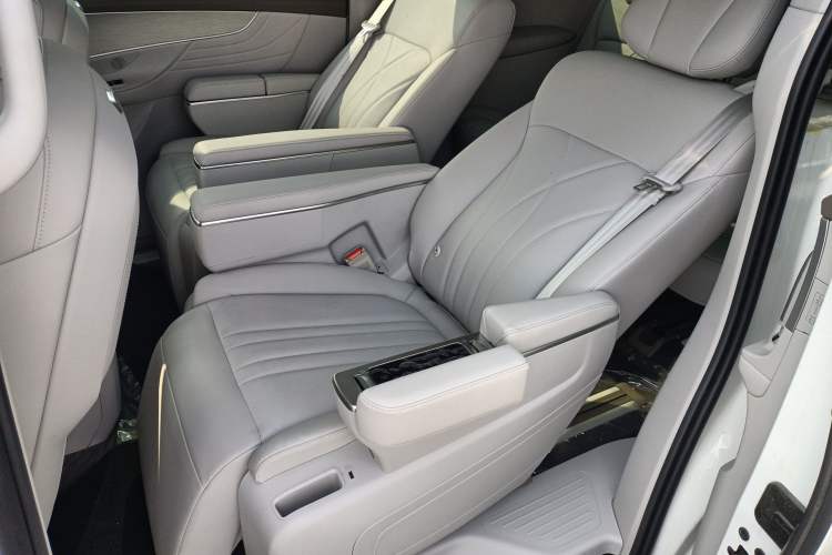 Used Roewe iMAX8 New Energy 2025 1.5T DMH Lu Zun Deluxe Edition Left Rear Seat