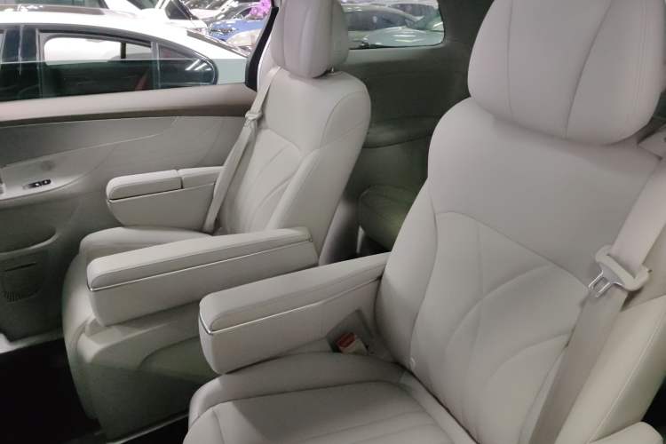 Used Roewe iMAX8 New Energy 2025 1.5T DMH Lu Zun Deluxe Edition Left Rear Seat