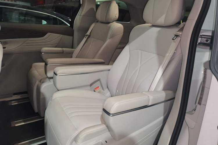 Used Roewe iMAX8 New Energy 2025 1.5T DMH Lu Zun Deluxe Edition Left Rear Seat