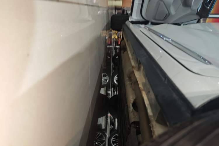 Used Roewe iMAX8 New Energy 2025 1.5T DMH Lu Zun Deluxe Edition Left Side Sill