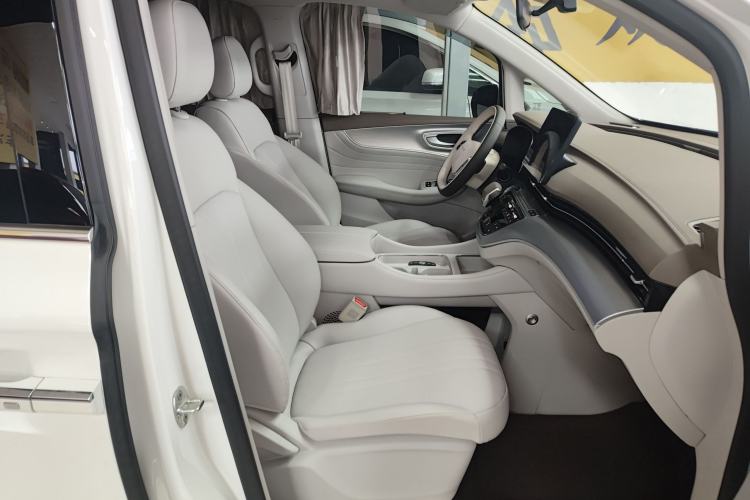 Used Roewe iMAX8 New Energy 2025 1.5T DMH Lu Zun Deluxe Edition Right Front Seat