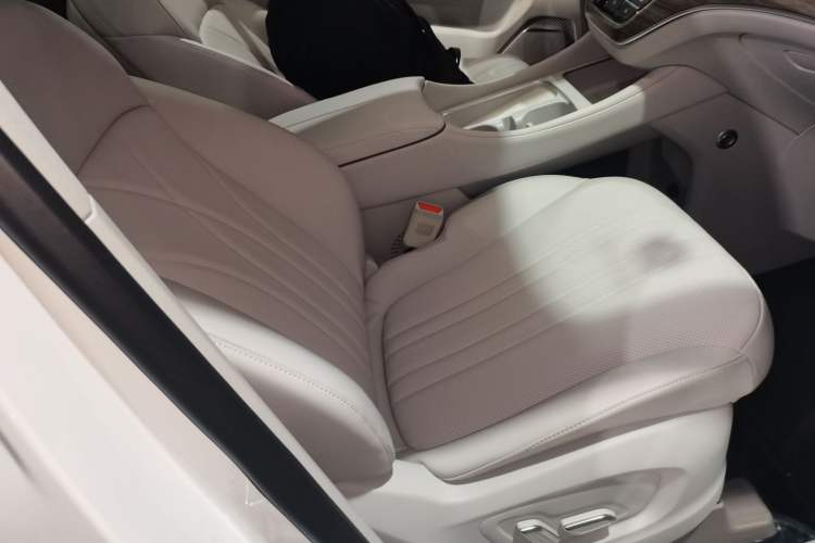 Used Roewe iMAX8 New Energy 2025 1.5T DMH Lu Zun Deluxe Edition Right Front Seat