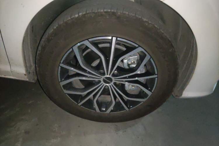 Used Roewe iMAX8 New Energy 2025 1.5T DMH Lu Zun Deluxe Edition Right Front Wheel Hub