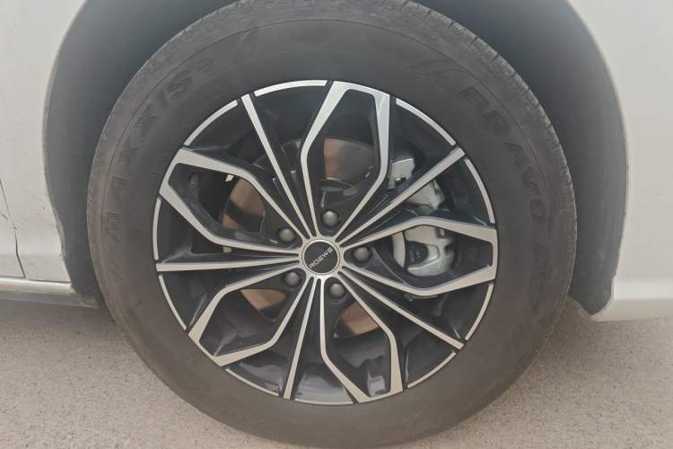 Used Roewe iMAX8 New Energy 2025 1.5T DMH Lu Zun Deluxe Edition Right Front Wheel Hub