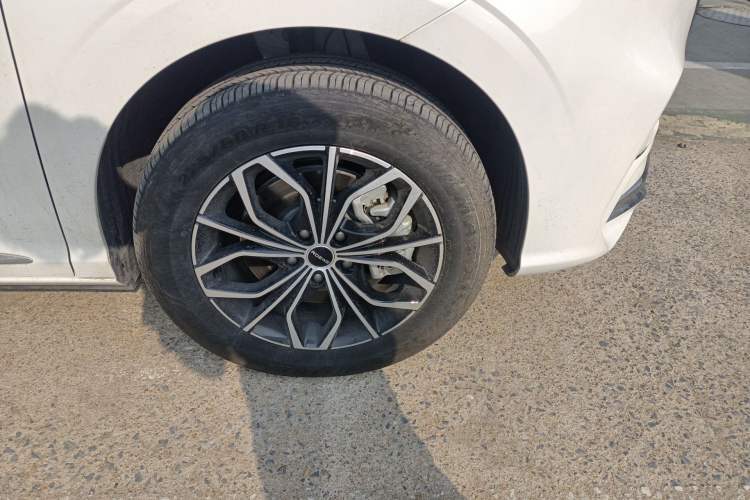 Used Roewe iMAX8 New Energy 2025 1.5T DMH Lu Zun Deluxe Edition Right Front Wheel Hub