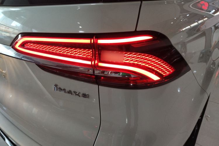Used Roewe iMAX8 New Energy 2025 1.5T DMH Lu Zun Deluxe Edition Right Rear Taillight