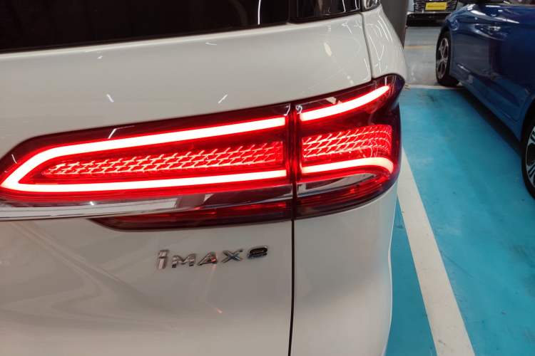 Used Roewe iMAX8 New Energy 2025 1.5T DMH Lu Zun Deluxe Edition Right Rear Taillight