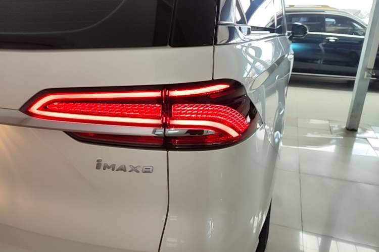 Used Roewe iMAX8 New Energy 2025 1.5T DMH Lu Zun Deluxe Edition Right Rear Taillight