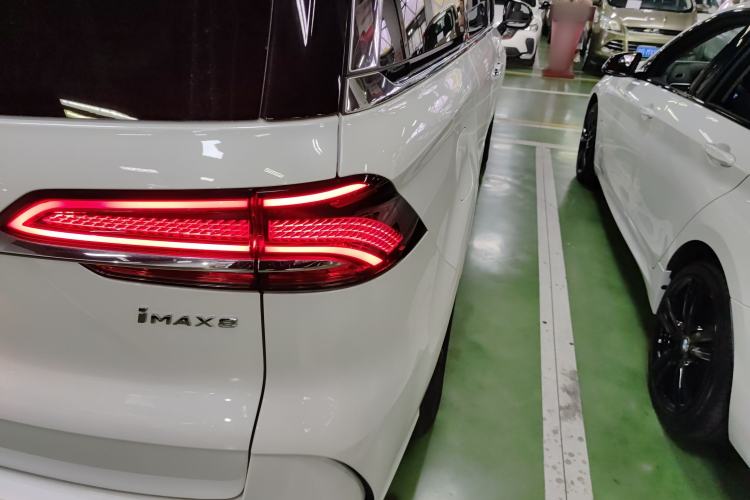 Used Roewe iMAX8 New Energy 2025 1.5T DMH Lu Zun Deluxe Edition Right Rear Taillight